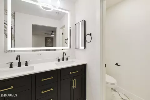 Bath - 4401 E Voltaire Ave, Phoenix, AZ 85032 photo 4 of 5