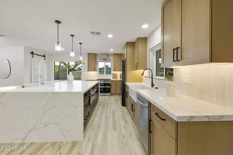 Kitchen - 4401 E Voltaire Ave, Phoenix, AZ 85032 photo 3 of 4