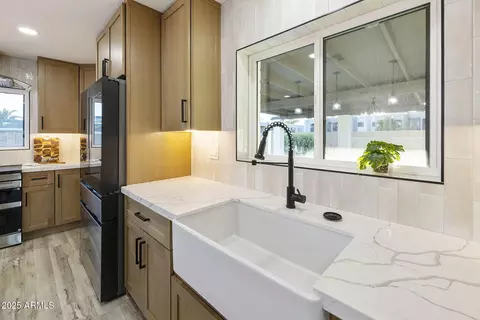 Kitchen - 4401 E Voltaire Ave, Phoenix, AZ 85032 photo 4 of 4