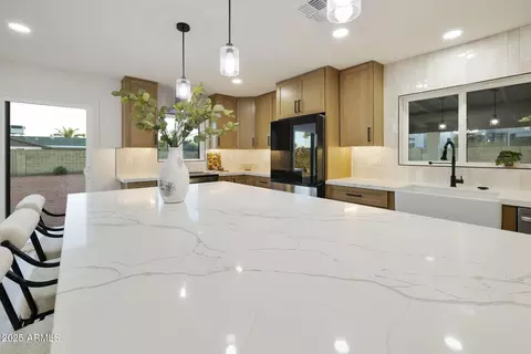 Kitchen - 4401 E Voltaire Ave, Phoenix, AZ 85032 photo 2 of 4