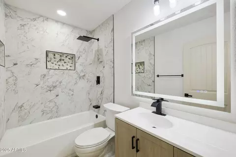 Bath - 4401 E Voltaire Ave, Phoenix, AZ 85032 photo 1 of 5