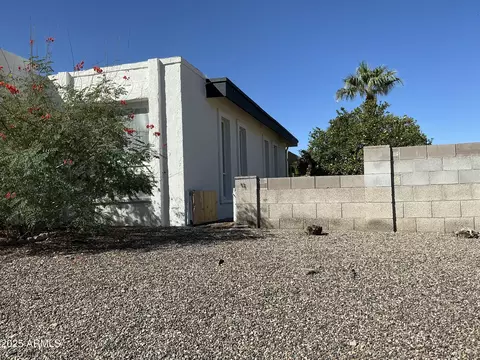 Exterior - 2515 E Claire Dr, Phoenix, AZ 85032 photo 2 of 9