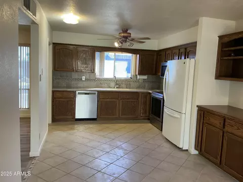 Kitchen - 2515 E Claire Dr, Phoenix, AZ 85032 photo 2 of 3