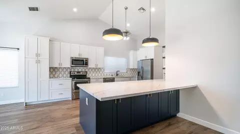 Kitchen - 4411 E Ashurst Dr, Phoenix, AZ 85048 photo 3 of 5