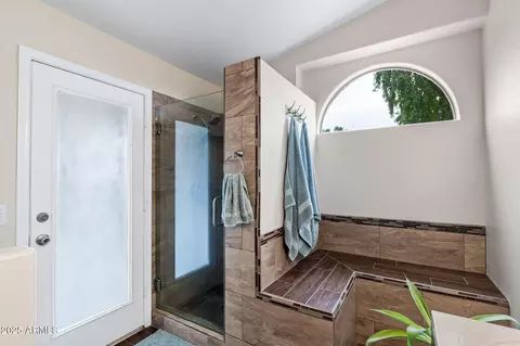 Bath - 2243 E Willow Wick Rd, Gilbert, AZ 85296 photo 1 of 3