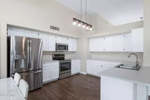 Kitchen - 2243 E Willow Wick Rd, Gilbert, AZ 85296 photo 2 of 3