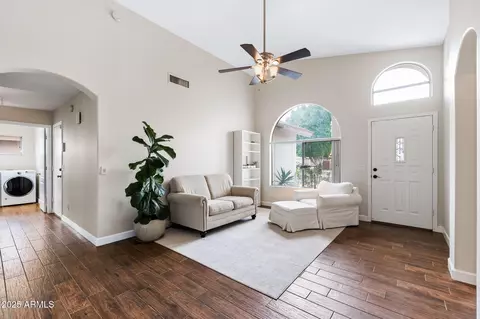 2243 E Willow Wick Rd, Gilbert, AZ 85296