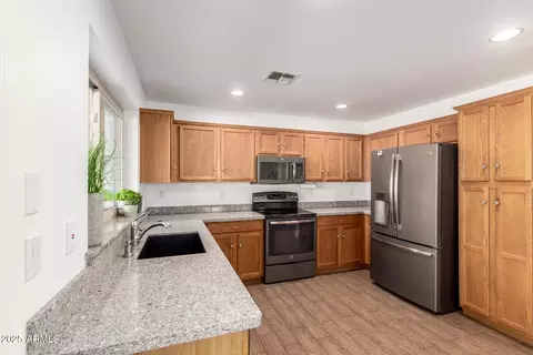 Kitchen - 4251 E Sundance Ave, Gilbert, AZ 85297 photo 3 of 3