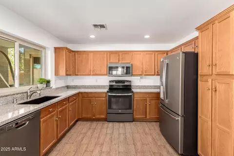 Kitchen - 4251 E Sundance Ave, Gilbert, AZ 85297 photo 1 of 3