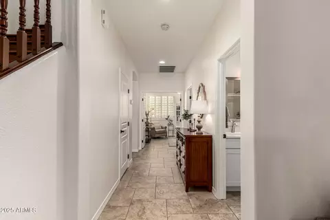 Entry Way - 3877 S Seton Ave, Gilbert, AZ 85297 photo 2 of 4