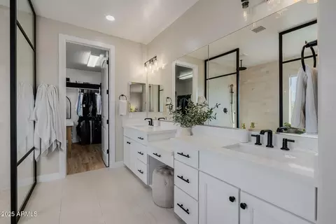 Bath - 7622 E Knoll St, Mesa, AZ 85207 photo 6 of 9