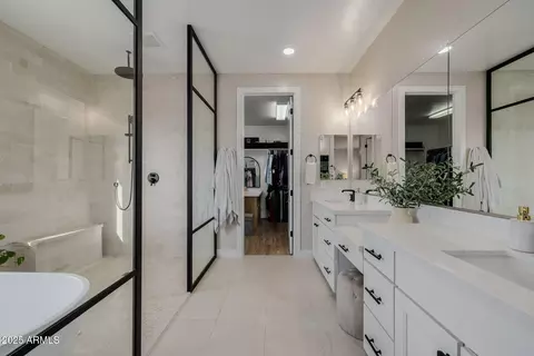 Bath - 7622 E Knoll St, Mesa, AZ 85207 photo 2 of 9