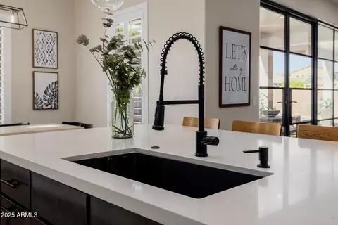 Kitchen - 7622 E Knoll St, Mesa, AZ 85207 photo 7 of 9