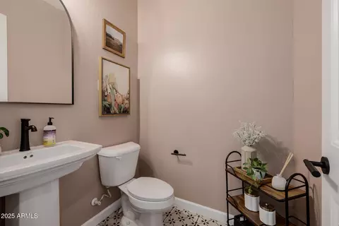 Bath - 7622 E Knoll St, Mesa, AZ 85207 photo 1 of 9