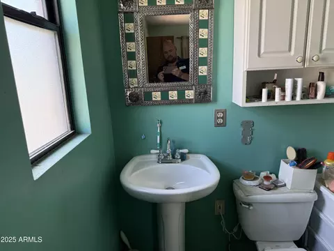 Bath - 1822 E Georgia Ave, Phoenix, AZ 85016 photo 2 of 4