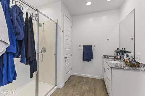 Bath - 654 S Beebe St, Gilbert, AZ 85296 photo 4 of 5