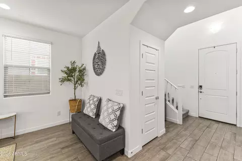 Entry Way - 654 S Beebe St, Gilbert, AZ 85296 photo 2 of 4