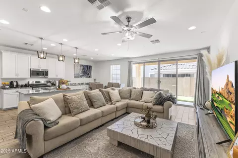 654 S Beebe St, Gilbert, AZ 85296