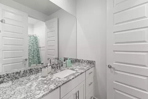 Bath - 654 S Beebe St, Gilbert, AZ 85296 photo 2 of 5