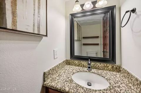 Bath - 4 E La Diosa Dr, Tempe, AZ 85282 photo 1 of 5