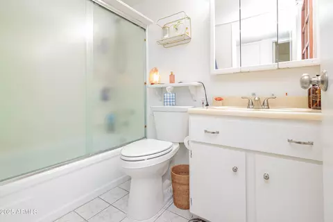 Bath - 708 E Cochise Dr #A, Phoenix, AZ 85020 photo 1 of 4