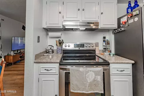 Kitchen - 708 E Cochise Dr #A, Phoenix, AZ 85020 photo 2 of 7