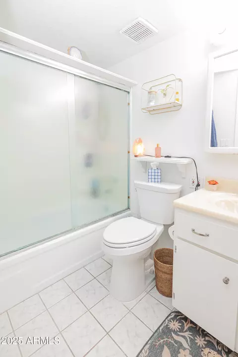 Bath - 708 E Cochise Dr #A, Phoenix, AZ 85020 photo 2 of 4