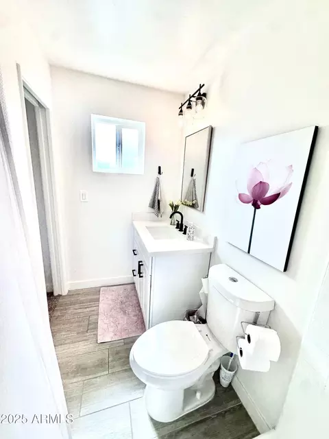 Bath - 5527 E Dallas St, Mesa, AZ 85205 photo 2 of 3