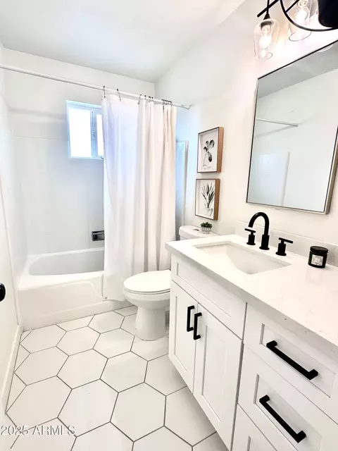 Bath - 5527 E Dallas St, Mesa, AZ 85205 photo 3 of 3