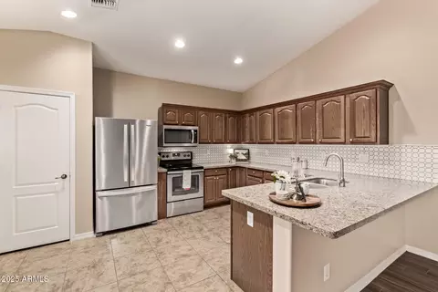 Kitchen - 2101 S Meridian Rd #441, Apache Junction, AZ 85120 photo 2 of 4