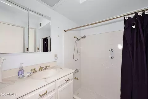 Bath - 6543 N 7th Ave, Phoenix, AZ 85013 photo 2 of 3