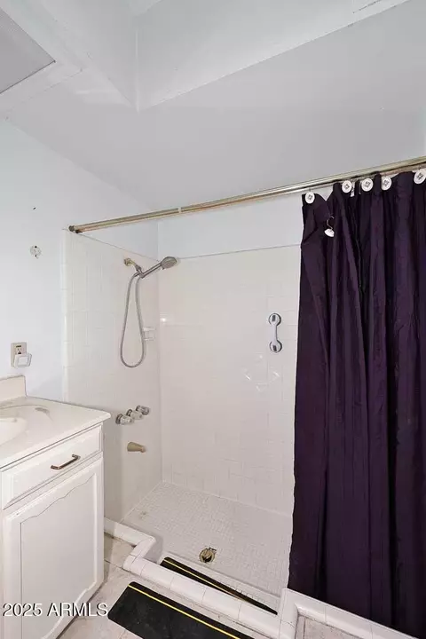 Bath - 6543 N 7th Ave, Phoenix, AZ 85013 photo 3 of 3