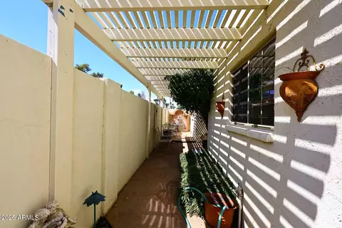 Exterior - 6543 N 7th Ave, Phoenix, AZ 85013 photo 5 of 8