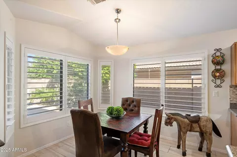 Dining - 3042 E Roveen Ave, Phoenix, AZ 85032 photo 2 of 2