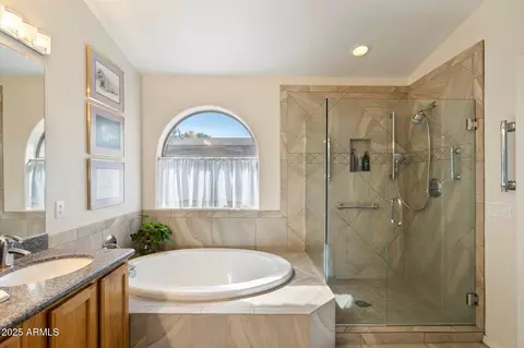 Bath - 3042 E Roveen Ave, Phoenix, AZ 85032 photo 2 of 3