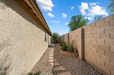 Exterior - 3042 E Roveen Ave, Phoenix, AZ 85032 photo 5 of 5