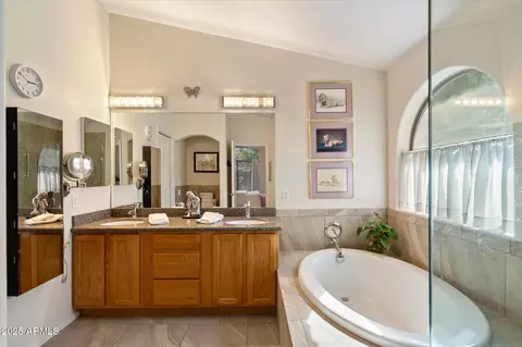 Bath - 3042 E Roveen Ave, Phoenix, AZ 85032 photo 1 of 3