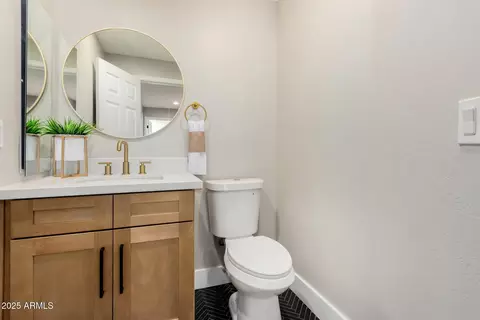 Bath - 1825 E Marilyn Rd, Phoenix, AZ 85022 photo 9 of 9