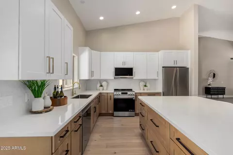 Kitchen - 1825 E Marilyn Rd, Phoenix, AZ 85022 photo 2 of 4