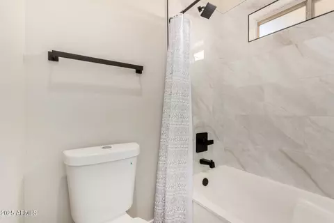 Bath - 1825 E Marilyn Rd, Phoenix, AZ 85022 photo 6 of 9