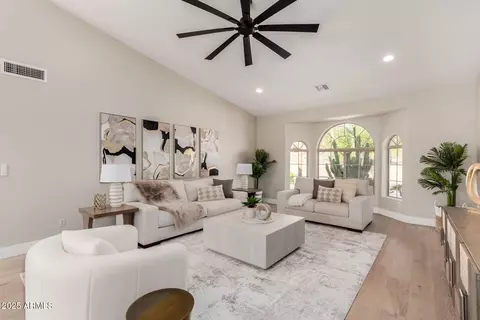 Living - 1825 E Marilyn Rd, Phoenix, AZ 85022 photo 2 of 3