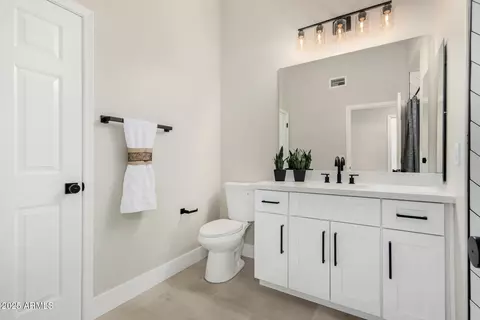 Bath - 1825 E Marilyn Rd, Phoenix, AZ 85022 photo 7 of 9