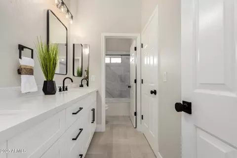 Bath - 1825 E Marilyn Rd, Phoenix, AZ 85022 photo 5 of 9