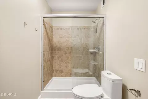Bath - 4313 N 28th St, Phoenix, AZ 85016 photo 2 of 3