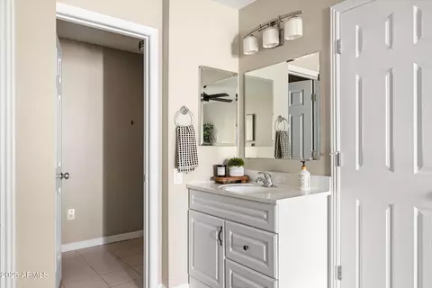 Bath - 4313 N 28th St, Phoenix, AZ 85016 photo 1 of 3