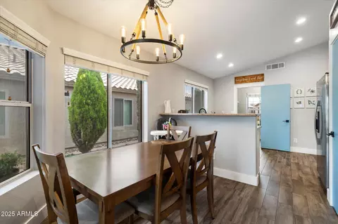 Dining - 2264 E Monona Dr, Phoenix, AZ 85024 photo 1 of 2