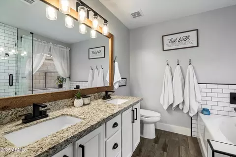 Bath - 2264 E Monona Dr, Phoenix, AZ 85024 photo 2 of 3