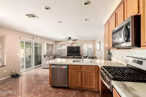 Kitchen - 4604 E Summerhaven Dr, Phoenix, AZ 85044 photo 3 of 4