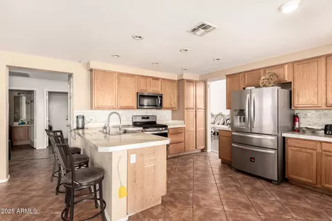 Kitchen - 4604 E Summerhaven Dr, Phoenix, AZ 85044 photo 2 of 4