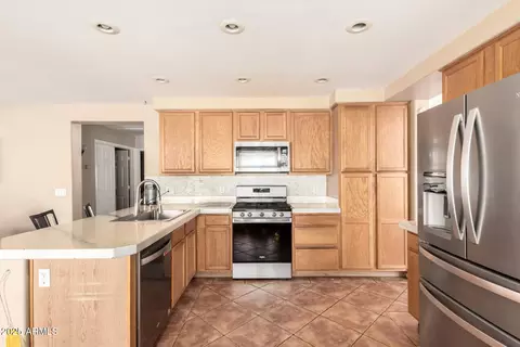 Kitchen - 4604 E Summerhaven Dr, Phoenix, AZ 85044 photo 1 of 4